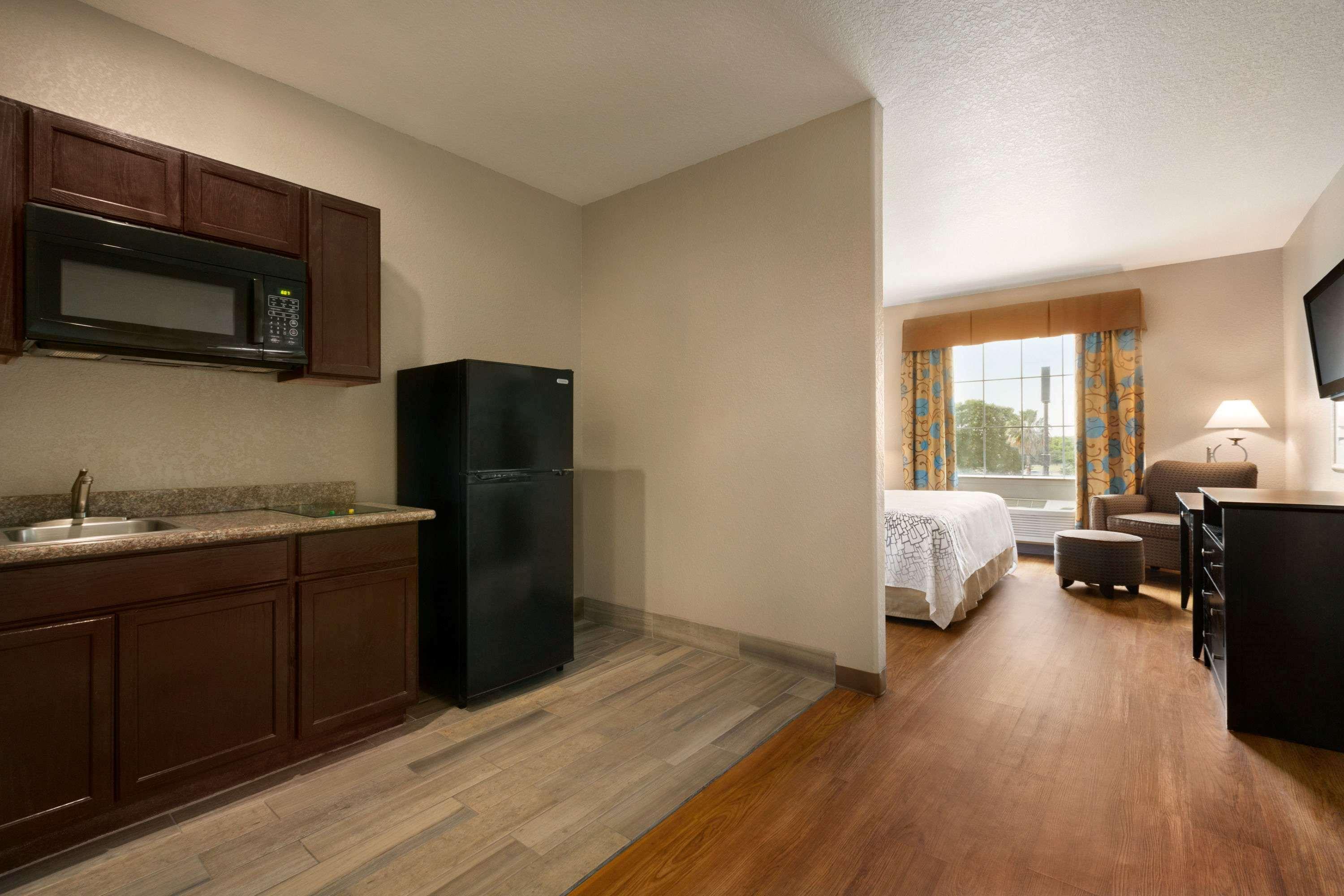 Studio 6 San Antonio - East Bagian luar foto